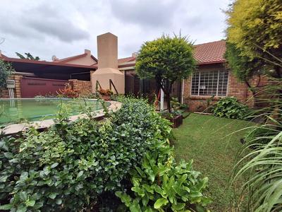 Townhouse For Sale in Magalieskruin, Pretoria